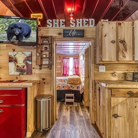 The Tiny Barn, 1089 Free Tickets Each Paid Day, Dollywood And More سيفيرفيل المظهر الخارجي الصورة