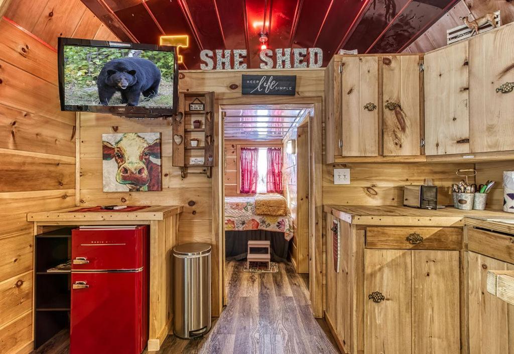 The Tiny Barn, 1089 Free Tickets Each Paid Day, Dollywood And More سيفيرفيل المظهر الخارجي الصورة