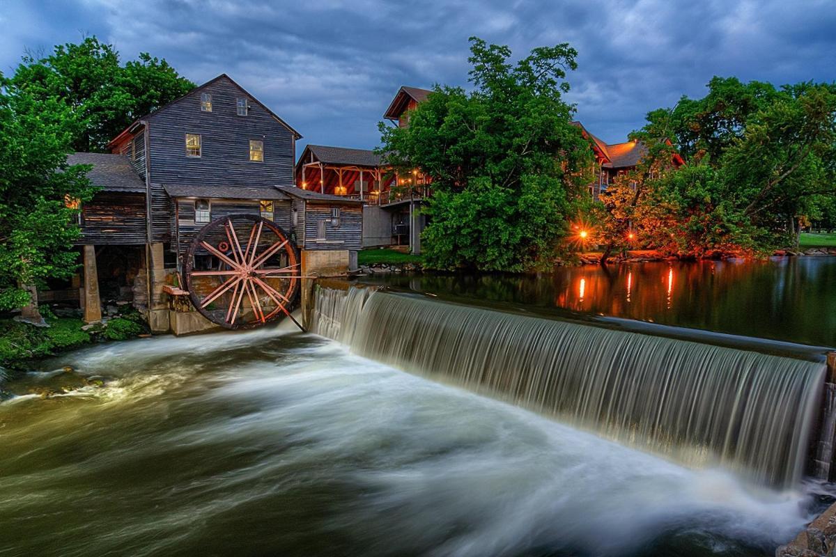 The Tiny Barn, 1089 Free Tickets Each Paid Day, Dollywood And More سيفيرفيل المظهر الخارجي الصورة